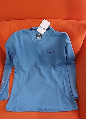 Nike klima kunas sporcu üstü