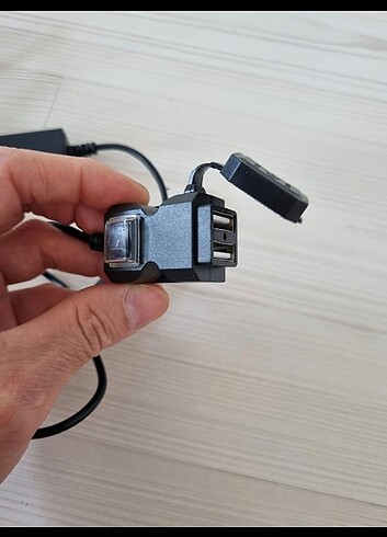 Motorsiklet USB aparatı