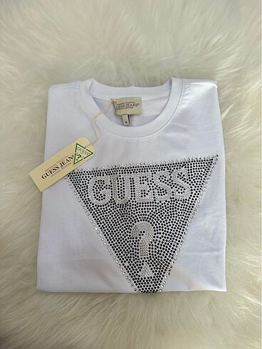 Beyaz üçgen taşlı guess