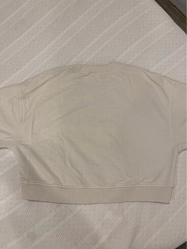 H&M Bej crop tshirt
