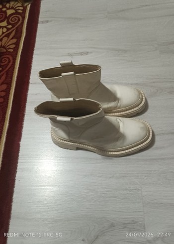 Beyaz Deri Kadın Dolgu Topuk Bot - Görsel 2