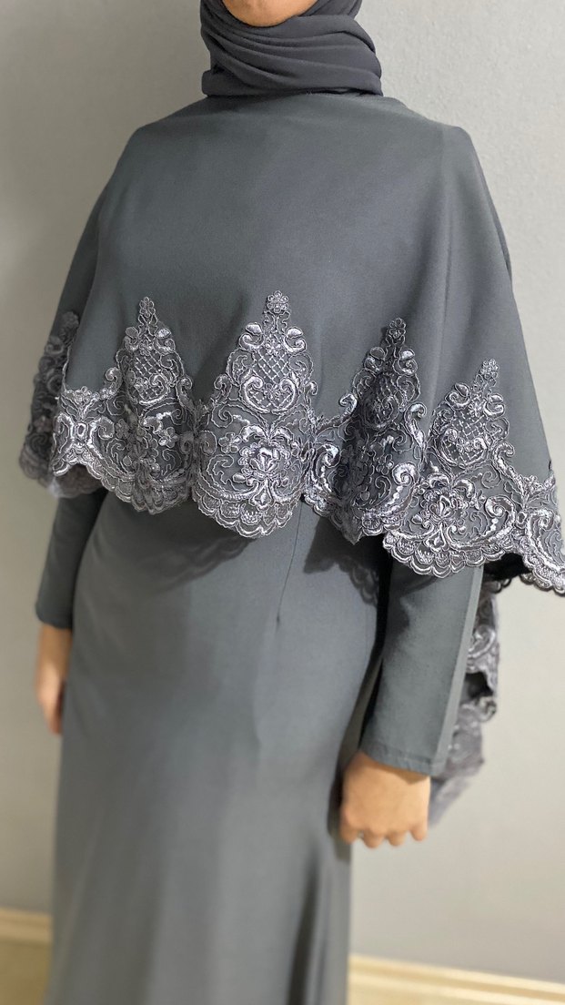 Gri Nakışlı Uzun Dökümlü Elbise - Görsel 2