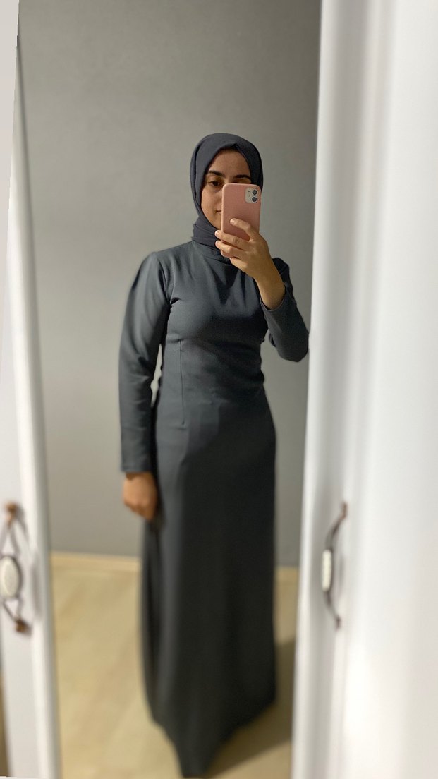 Gri Nakışlı Uzun Dökümlü Elbise - Görsel 4