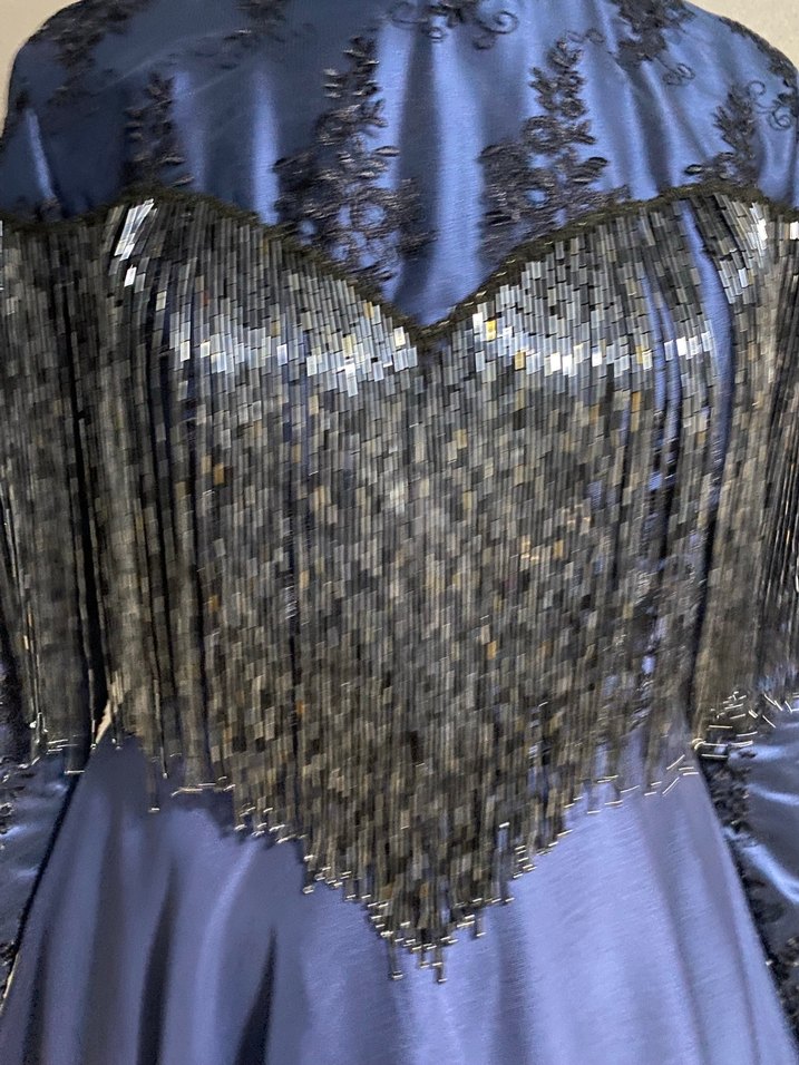 Nakışlı Uzun Lacivert Tesettür Abiye - Görsel 3