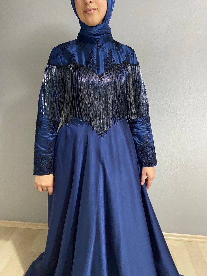 Nakışlı Uzun Lacivert Tesettür Abiye - Görsel 2