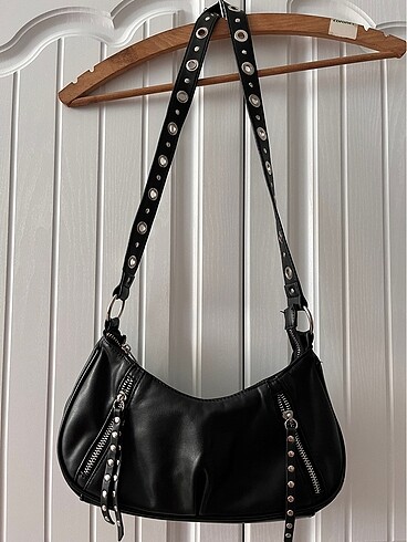 Stradivarius zımbalı çanta