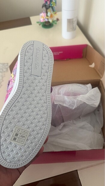 32 Beden Skechers ayakkabı sıfır
