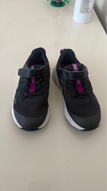 27 Beden siyah Renk Nike ayakkabı