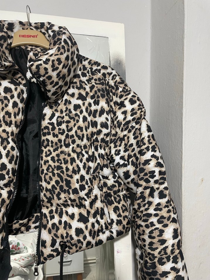 Leopar Desenli Kısa Kadın Mont - Görsel 3