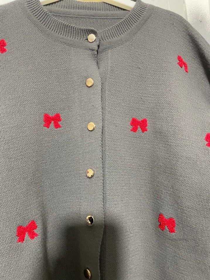 Gri Nakışlı Düğmeli Kadın Hırka - Görsel 2