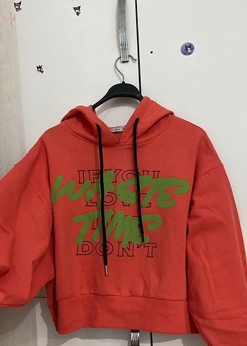 Renkli Baskılı Kapüşonlu Kısa Sweatshirt - Görsel 3