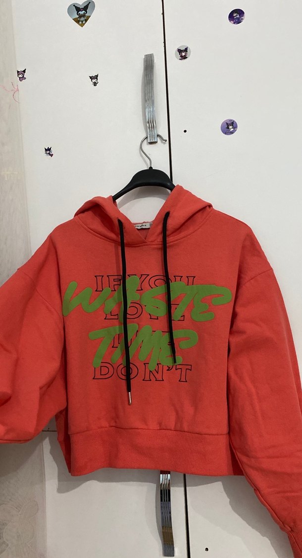 Renkli Baskılı Kapüşonlu Kısa Sweatshirt - Görsel 3