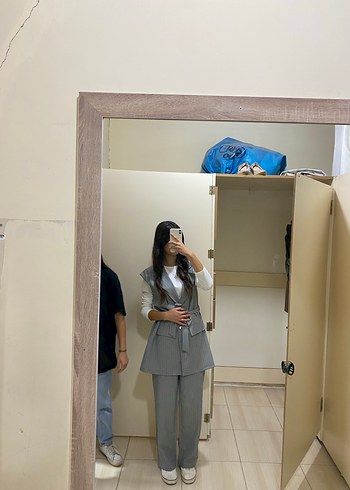 Düğmeli Kolsuz Gri Kadın Takım Elbise - Görsel 2