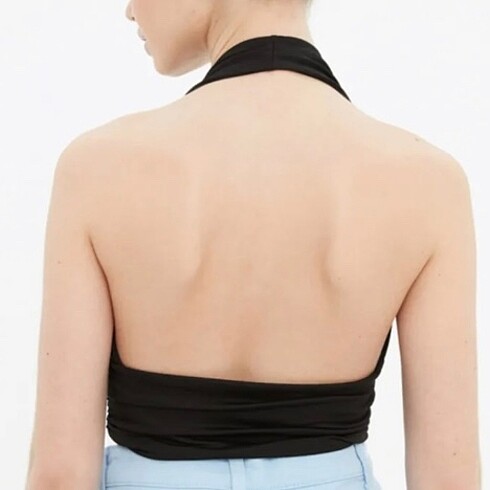 Trendyol & Milla SİYAH BOYUNDAN BAĞLAMALI FİTTED/VÜCUDA OTURAN CROP ÖRME BLUZ