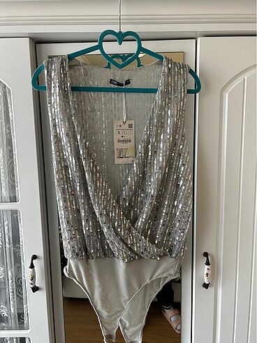 Zara payetli bodysuit