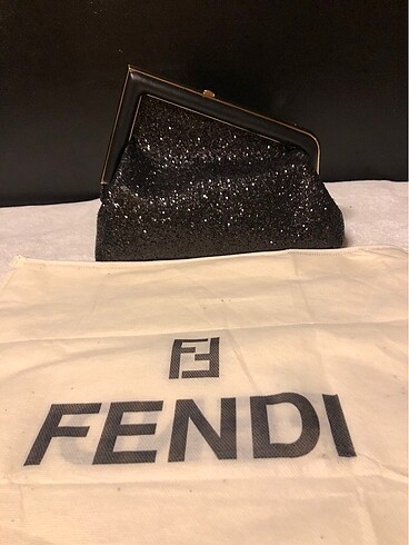  Beden siyah Renk Fendi first çanta