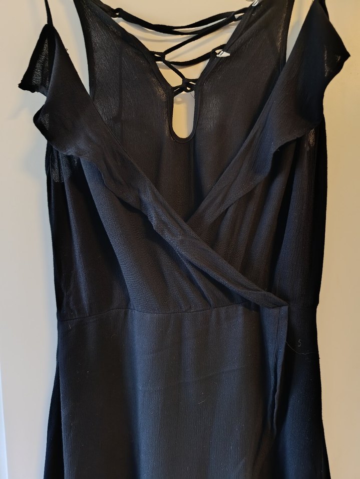 V Yaka Siyah İp Askılı Mini Elbise - Görsel 2