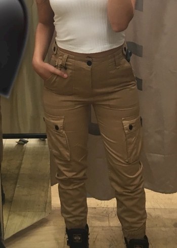 Bershka Bej Kemerli Rahat Kesim Kadın Kargo Pantolon