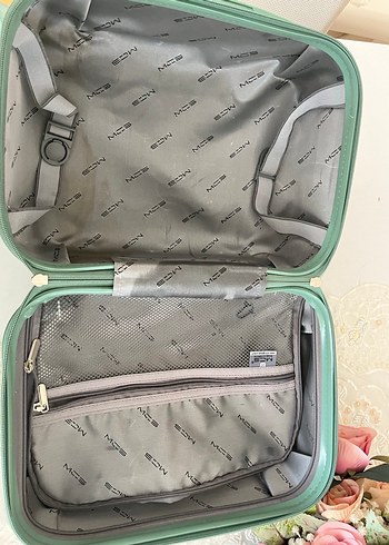 Yeşil Kadın Makyaj Çantası - Görsel 4