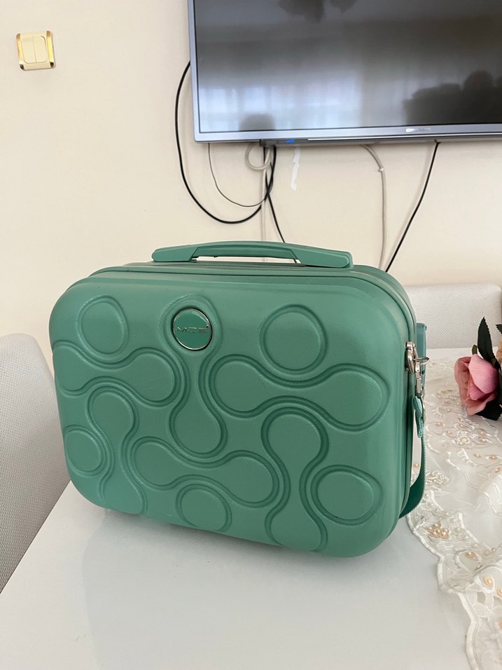 Yeşil Kadın Makyaj Çantası - Görsel 2