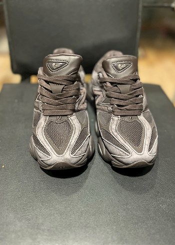 New Balance Gri Siyah Bagcikli Spor Ayakkabi