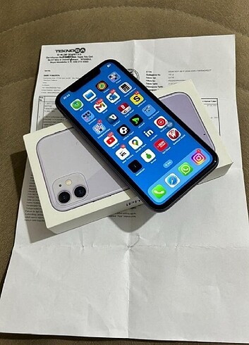 İpone 11 256 GB pil seviyesi 100/84 . 1 yıl garantisi var. 