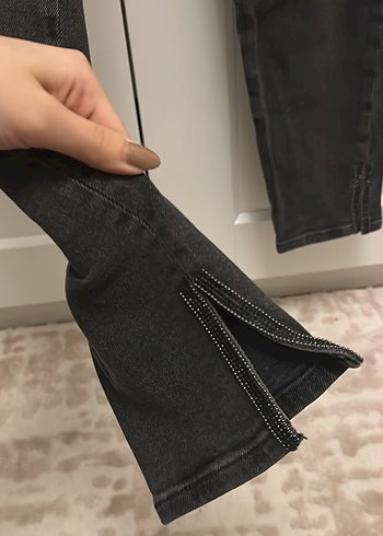 38 Beden siyah Renk Massimo Dutti paçaları taşlı jean