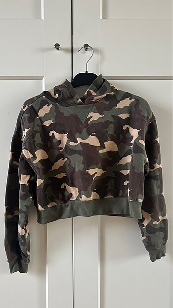 H&M desenli crop kapüşonlu sweatshirt