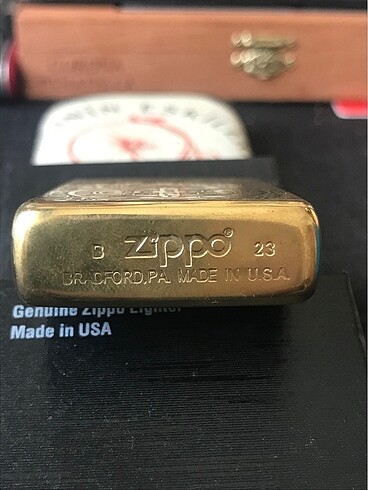 Beden Renk Zippo Constantine