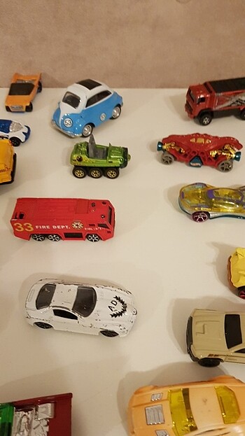 Beden Renk 30 adet hotwheels ve matchbox araba