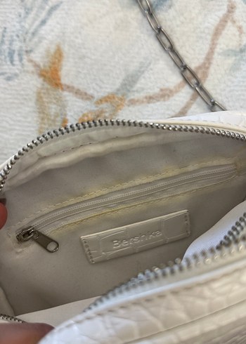  Beden Bershka Beyaz Yılan Derisi Desenli Kadın Çanta