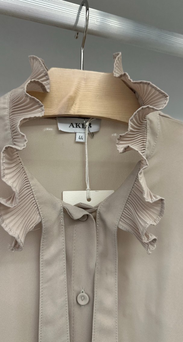 Aker Bej Fırfırlı Uzun Kollu Kadın Gömlek - Görsel 2