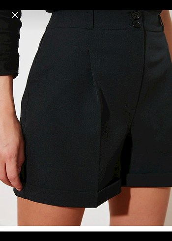 Siyah pileli dokuma yüksek Bel Mini Şort - Görsel 2