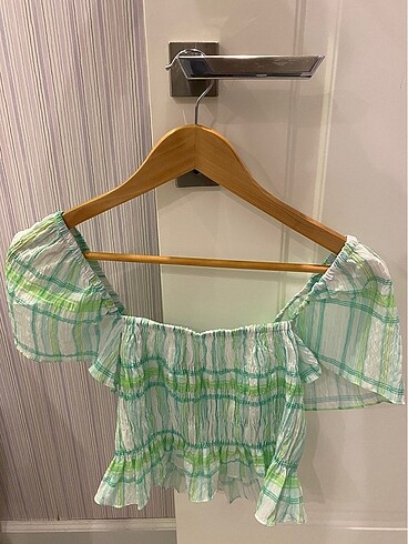 Zara Omzu Açık Üst