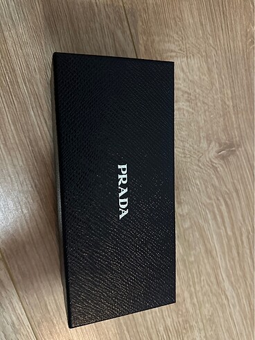 Prada Prada gözlük kutusu