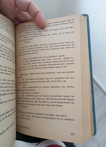 Beden Emine Işınsu Cicekler Büyür