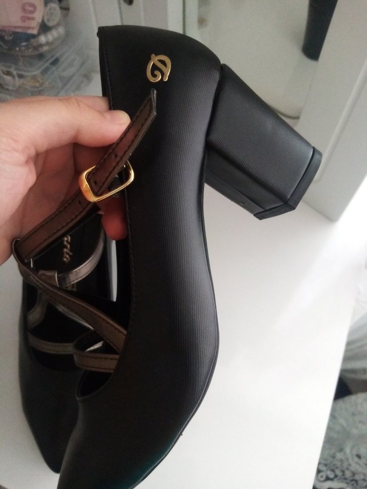 Kadın Siyah Tokalı Topuklu Klasik Ayakkabı - Görsel 2