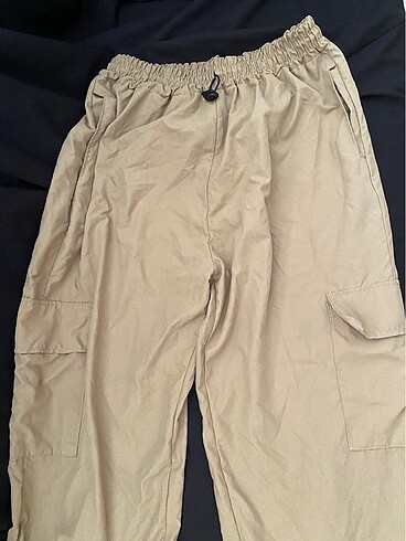 Krem pantolon paraşüt