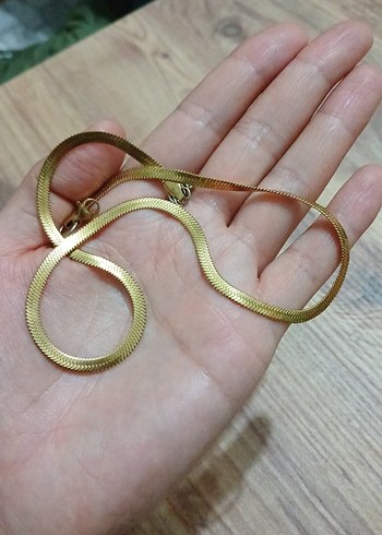 Uzun Altın Renk Yılan Desenli Zincir Kolye - Görsel 2