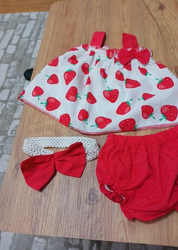 Kız Bebek Çilek Desenli Fiyonklu Takım - Görsel 2