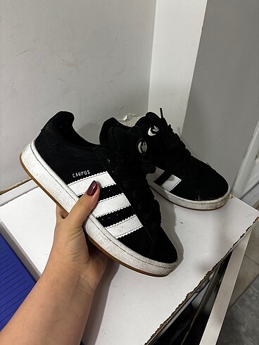 Adidas campus