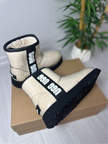 Ugg UGG - BOT