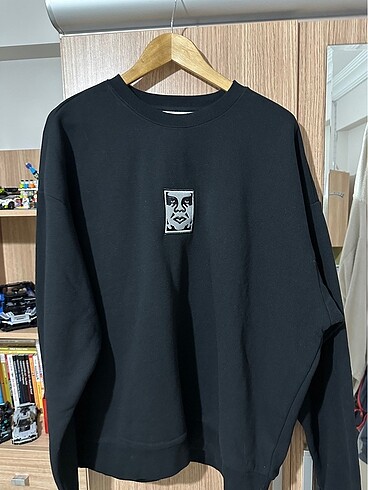 obey sweatshirt