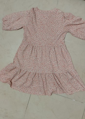 pembe çiçekli elbise