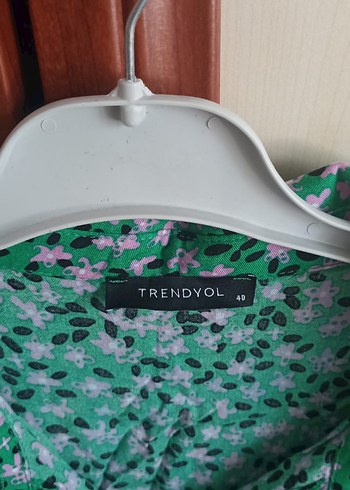 Trendyol & Milla Düğmeli V Yakalı Yeşil Midi Elbise
