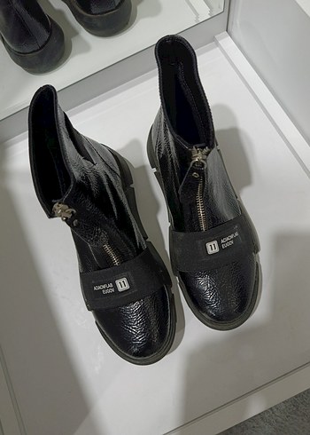 Siyah Yılan Desenli Deri Fermuarlı Topuklu Bot - Görsel 2