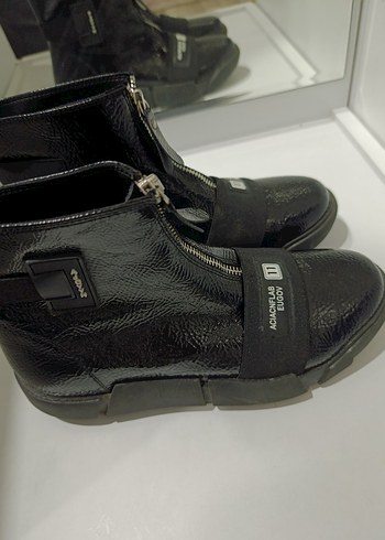 Siyah Yılan Desenli Deri Fermuarlı Topuklu Bot - Görsel 3