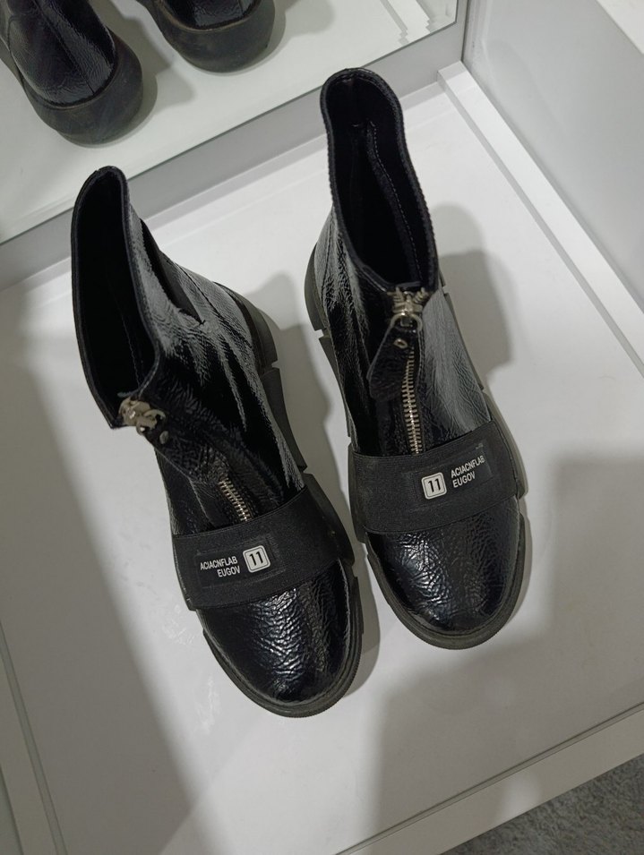 Siyah Yılan Desenli Deri Fermuarlı Topuklu Bot - Görsel 2