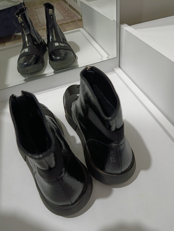 Siyah Yılan Desenli Deri Fermuarlı Topuklu Bot - Görsel 4