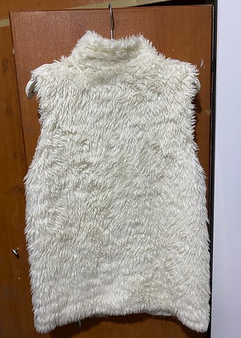 Beyaz Kürklü Kolsuz Kadın Yelek - Görsel 2